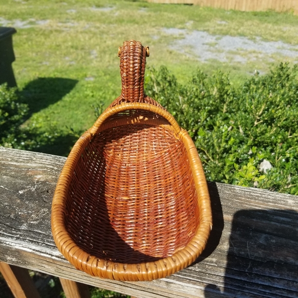 Wicker duck shaped basket - Picture 2 of 8